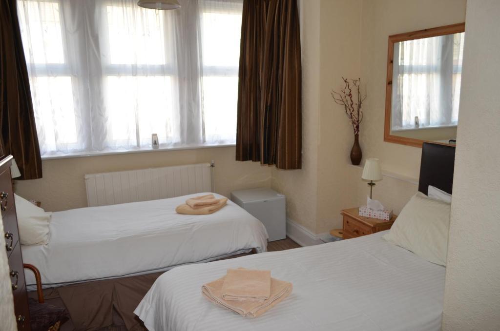 Chandos Premier Folkestone Bilik gambar
