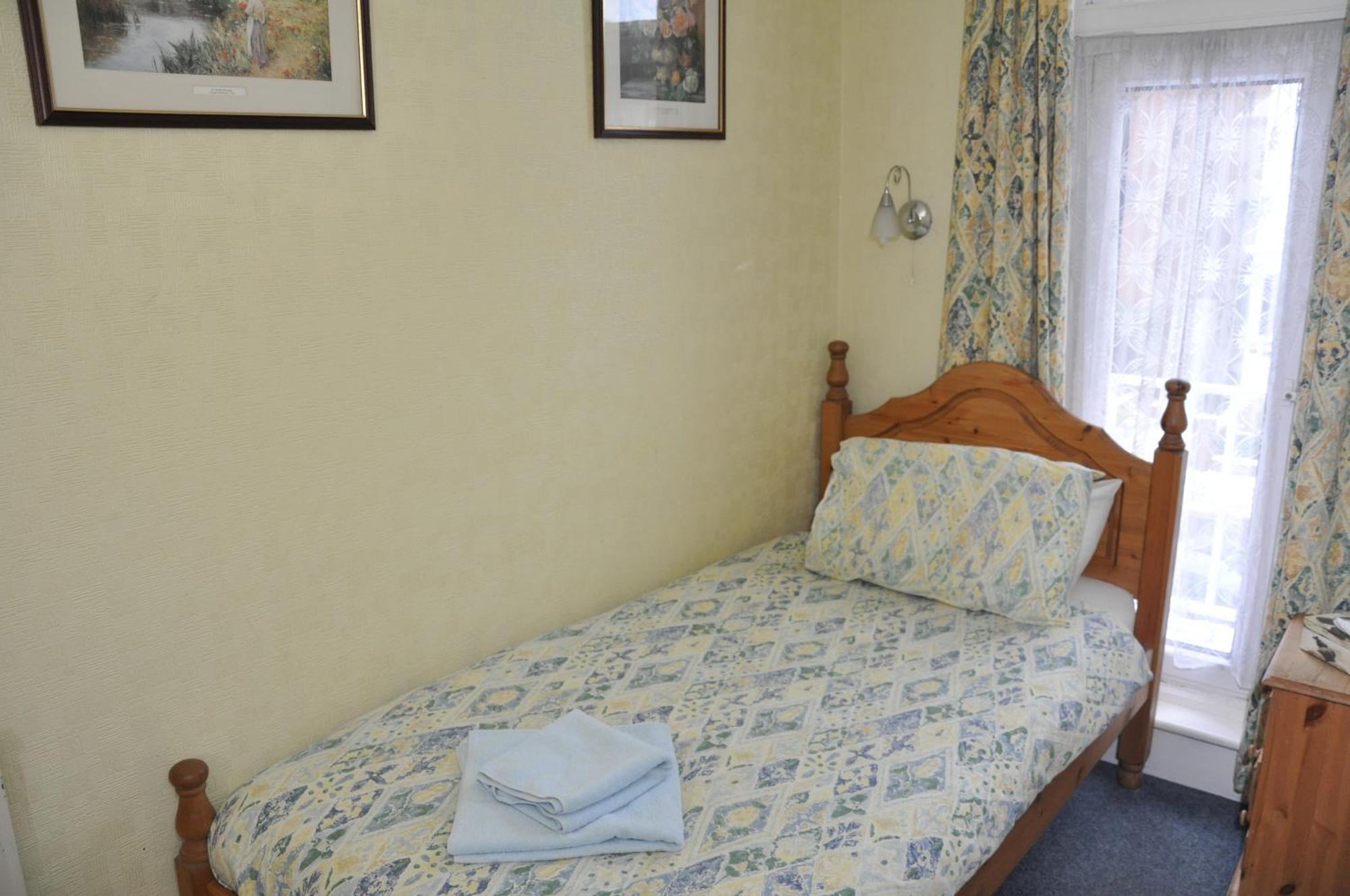 Chandos Premier Folkestone Bilik gambar